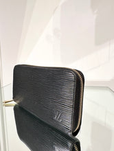 Load image into Gallery viewer, LOUIS VUITTON Zippy Epi Leather Long Zip Around Wallet
