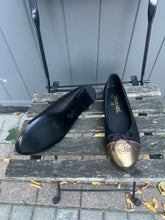 Load image into Gallery viewer, CHANEL CC Lambskin Leather Ballet Flats