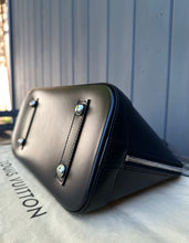Load image into Gallery viewer, LOUIS VUITTON Alma PM Bag in Epi Leather