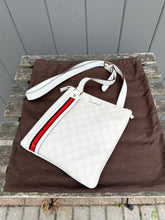 Load image into Gallery viewer, GUCCI Unisex GG Supreme Messenger Bag