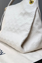 Load image into Gallery viewer, LOUIS VUITTON Monogram Empreinte Leather Artsy MM Bag