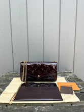 Load image into Gallery viewer, LOUIS VUITTON Monogram Amarante Vernis Felicie Pochette