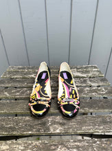 Load image into Gallery viewer, EMILIO PUCCI Patent Leather Silk Pucci Print Bow Kitten Heel Pumps