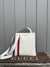 Load image into Gallery viewer, GUCCI Unisex GG Supreme Messenger Bag
