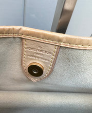 Load image into Gallery viewer, LOUIS VUITTON Galleria Monogram Canvas PM Shoulder Bag