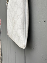 Load image into Gallery viewer, GUCCI Unisex GG Supreme Messenger Bag