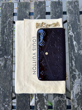 Load image into Gallery viewer, LOUIS VUITTON Monogram Amarante Vernis Felicie Pochette
