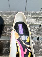 Load image into Gallery viewer, EMILIO PUCCI Patent Leather Silk Pucci Print Bow Kitten Heel Pumps