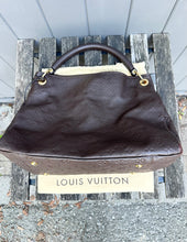 Load image into Gallery viewer, LOUIS VUITTON Monogram Empreinte Leather Artsy MM Bag