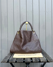 Load image into Gallery viewer, LOUIS VUITTON Monogram Empreinte Leather Artsy MM Bag