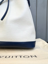 Load image into Gallery viewer, LOUIS VUITTON Epi Leather Petit Noe NM Bucket Bag
