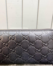 Load image into Gallery viewer, GUCCI Guccissima Zip Around Leather Wallet