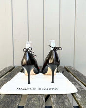 Load image into Gallery viewer, MANOLO BLAHNIK Pointed Toe T-Strap High Heel Leather Pumps