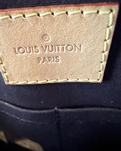 Load image into Gallery viewer, LOUIS VUITTON Amarante Vernis Alma PM Bag