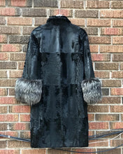 Load image into Gallery viewer, CAROLINA HERRERA Lambs Wool Fox Fur Cuffs 3/4 Length Coat