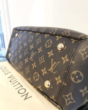 Load image into Gallery viewer, LOUIS VUITTON Monogram Pallas MM Bag in Pink