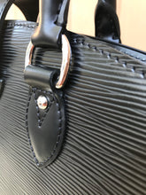 Load image into Gallery viewer, LOUIS VUITTON Epi Leather Pant-Neuf GM Bag