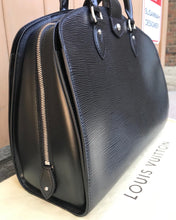 Load image into Gallery viewer, LOUIS VUITTON Epi Leather Pant-Neuf GM Bag