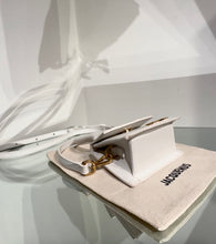Load image into Gallery viewer, JACQUEMUS The Chiquito Mini leather Handle Shoulder Bag

