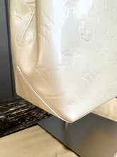 Load image into Gallery viewer, LOUIS VUITTON Vintage Perle White Monogram Vernis Reade PM Handle Tote

