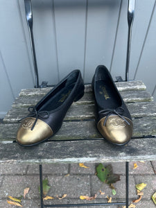 CHANEL CC Lambskin Leather Ballet Flats