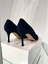 Load image into Gallery viewer, MANOLO BLAHNIK Suede Pointed Toe High Heel Pumps
