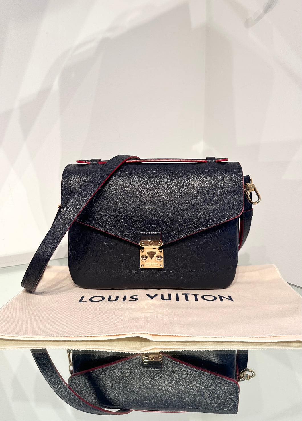 LOUIS VUITTON Pochette Métis Monogram Bag
