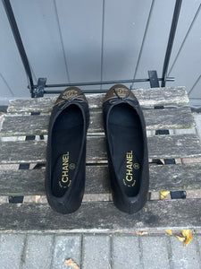 CHANEL CC Lambskin Leather Ballet Flats