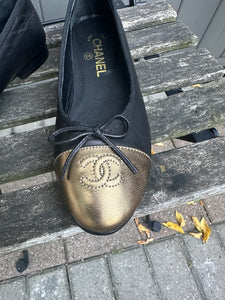 CHANEL CC Lambskin Leather Ballet Flats