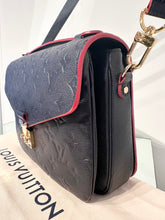Load image into Gallery viewer, LOUIS VUITTON Pochette Métis Monogram Bag
