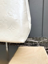 Load image into Gallery viewer, LOUIS VUITTON Vintage Perle White Monogram Vernis Reade PM Handle Tote
