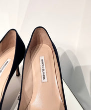 Load image into Gallery viewer, MANOLO BLAHNIK Suede Pointed Toe High Heel Pumps
