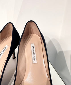 MANOLO BLAHNIK Suede Pointed Toe High Heel Pumps