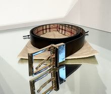 Load image into Gallery viewer, BURBERRY Reversible Leather Belt
