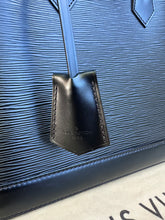 Load image into Gallery viewer, LOUIS VUITTON Alma PM  Bag in Epi Leather

