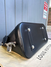 Load image into Gallery viewer, LOUIS VUITTON Alma PM  Bag in Epi Leather
