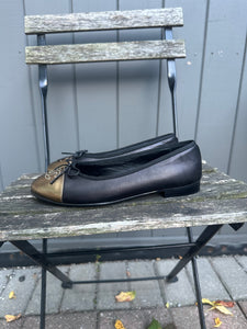 CHANEL CC Lambskin Leather Ballet Flats