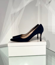 Load image into Gallery viewer, MANOLO BLAHNIK Suede Pointed Toe High Heel Pumps
