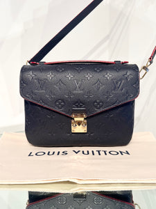 LOUIS VUITTON Pochette Métis Monogram Bag