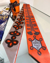 Load image into Gallery viewer, HERMÈS  Silk Twillies
