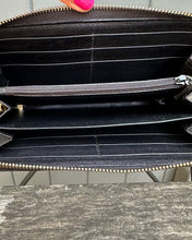 Load image into Gallery viewer, GUCCI Guccissima Zip Around Leather Wallet

