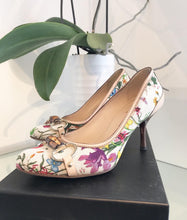 Load image into Gallery viewer, GUCCI Floral Canvas Leather Multicolour Bamboo Horsebit Mid Heel Pumps
