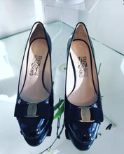 Load image into Gallery viewer, SALVATORE FERRAGAMO Vara Bow Mid-heel Pumps
