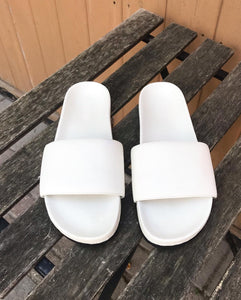 VINCE GAVIN Leather Slides