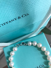 Load image into Gallery viewer, TIFFANY &amp; CO. Pearl Sterling Silver Return to Tiffany Heart Tag Bracelet
