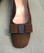 Load image into Gallery viewer, SALVATORE FERRAGAMO Vara Bow Block Heel Suede Pumps
