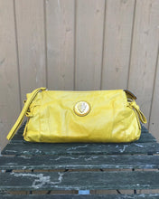 Load image into Gallery viewer, GUCCI Hysteria Bow Embellished Big Clutch
