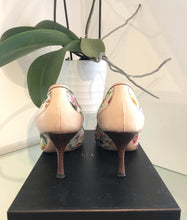 Load image into Gallery viewer, GUCCI Floral Canvas Leather Multicolour Bamboo Horsebit Mid Heel Pumps
