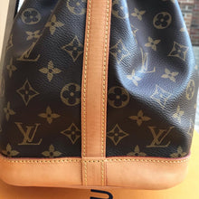 Load image into Gallery viewer, LOUIS VUITTON Monogram Canvas Petit Noe Bucket Bag
