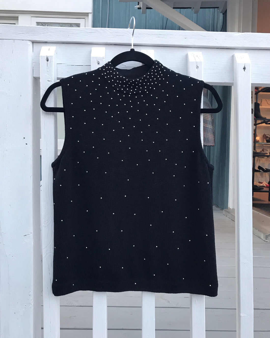 ST. JOHN S’less Top